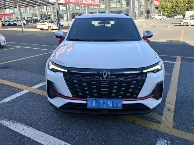 Changan CS35 Plus — Фото автомобиля 2