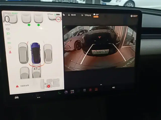 Tesla Model Y — Фото автомобиля 12