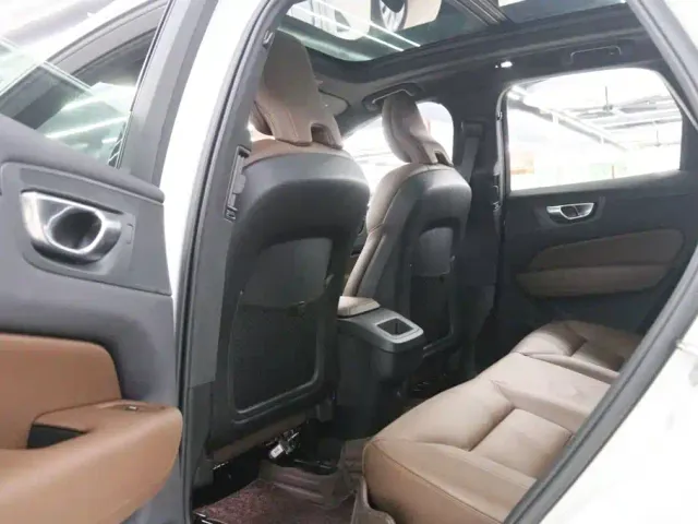 Volvo XC60 — Фото автомобиля 14