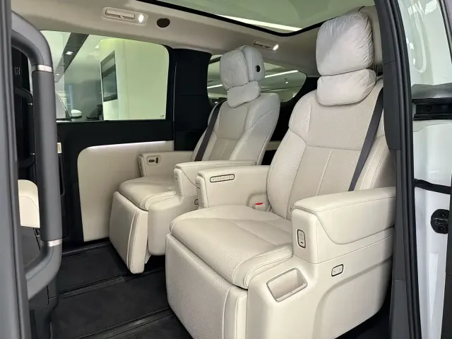 Li Auto MEGA — Фото автомобиля 9
