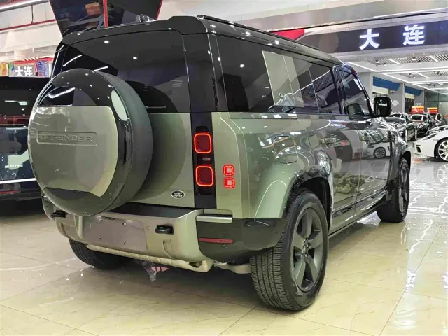 Land Rover Defender — Фото автомобиля 14