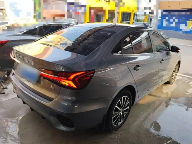 Roewe i5 — Фото автомобиля 6
