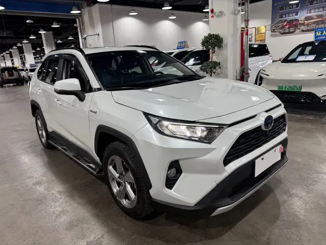 Toyota RAV4 — Фото автомобиля 3