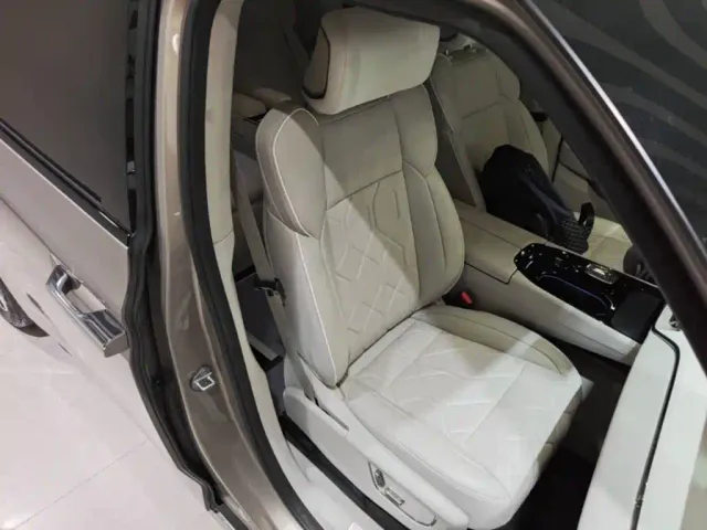 Volvo EM90 — Фото автомобиля 24