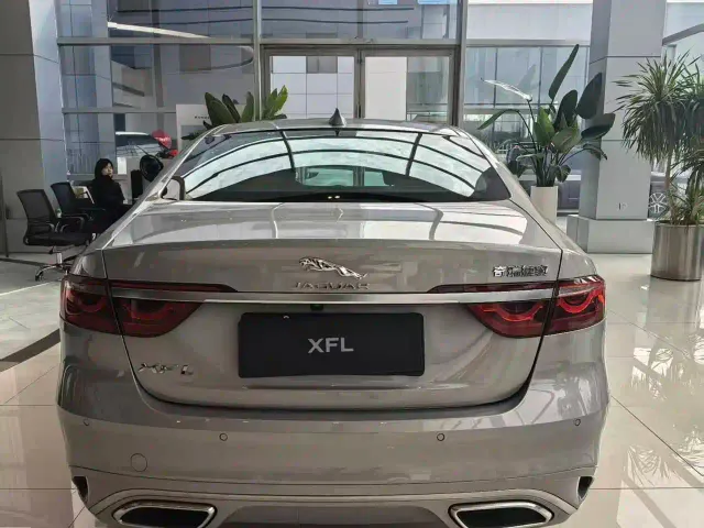 Jaguar XFL — Фото автомобиля 4