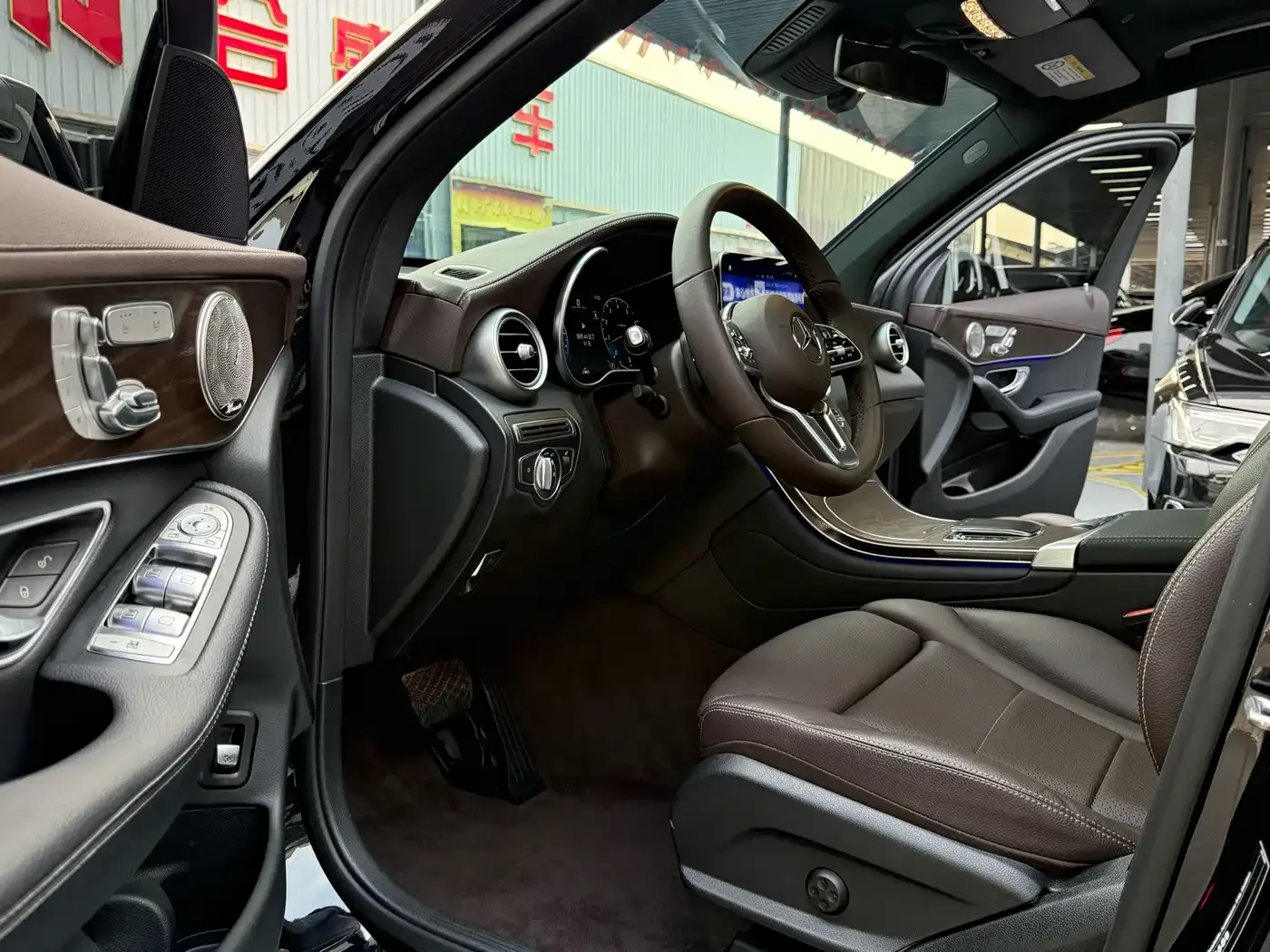 Mercedes-Benz Mercedes-Benz GLC 2022 Facelift GLC 300 L 4MATIC Dynamic Collector's Edition — Фото автомобиля 8