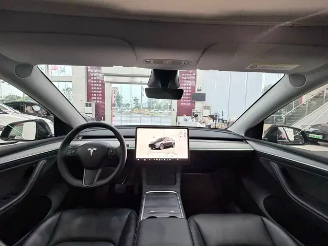 Tesla Model Y — Фото автомобиля 11