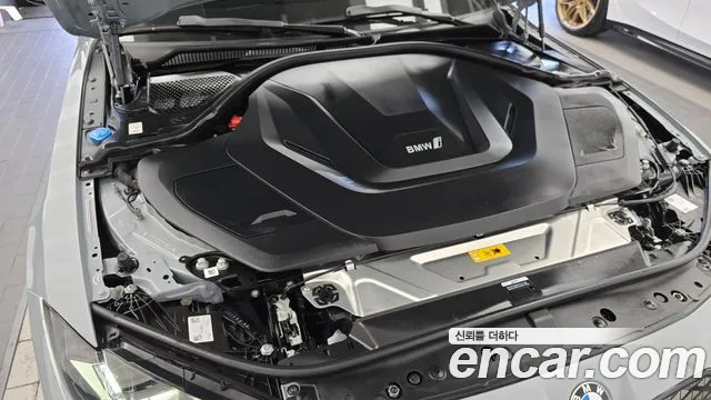 BMW i4 — Фото автомобиля 6
