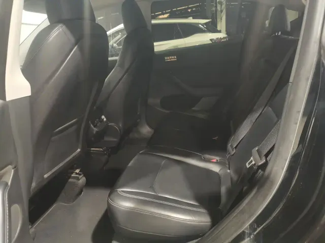 Tesla Model Y — Фото автомобиля 4
