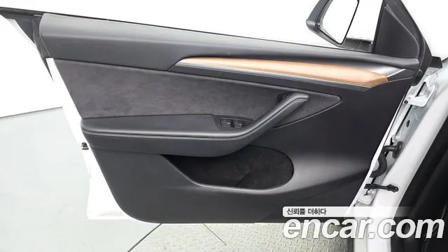 Tesla Model Y — Фото автомобиля 13