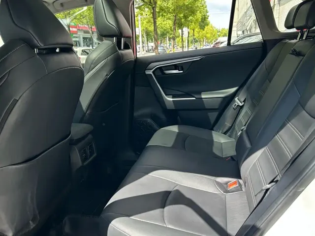 Toyota Wildlander — Фото автомобиля 11