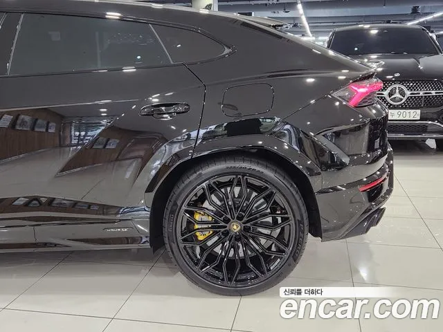 Lamborghini Urus — Фото автомобиля 5