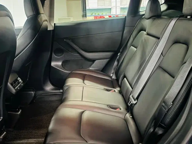 Tesla Model Y — Фото автомобиля 9