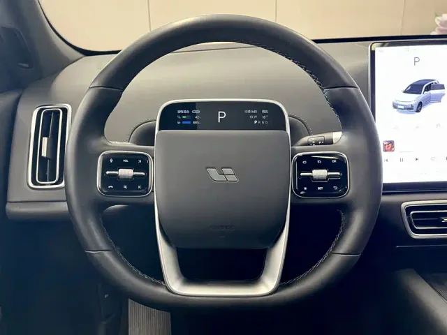 Li Auto L7 — Фото автомобиля 14