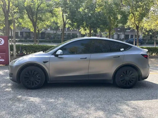 Tesla Model Y — Фото автомобиля 2