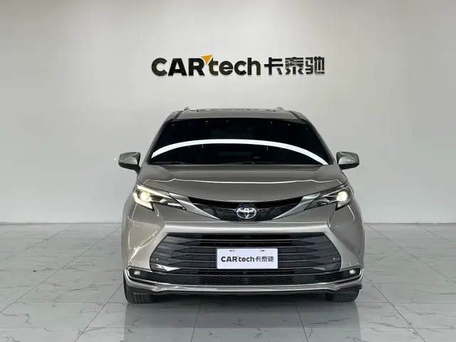 Toyota Sienna — Фото автомобиля 2