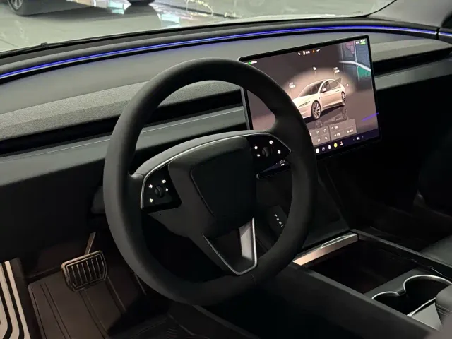Tesla Model 3 — Фото автомобиля 3