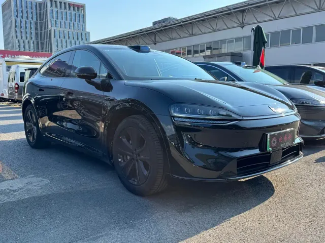 Luxeed R7 — Фото автомобиля 3