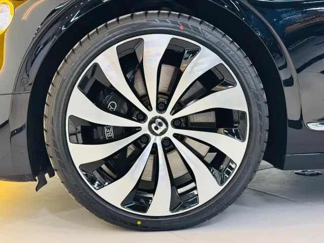 Bentley Flying Spur — Фото автомобиля 19