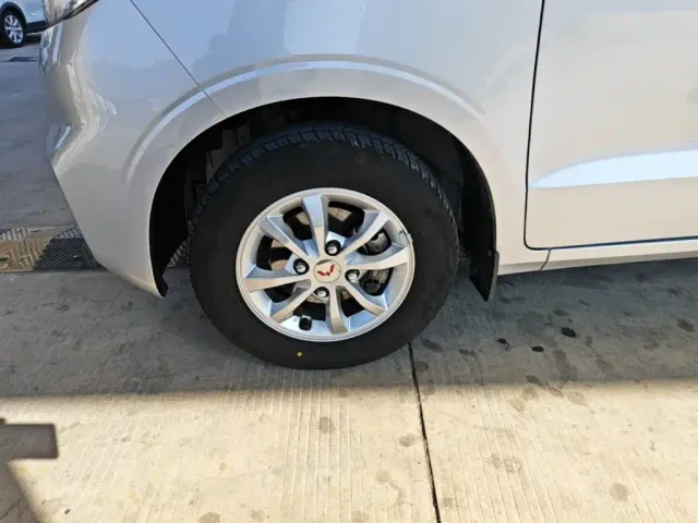 Wuling Hongguang V — Фото автомобиля 22