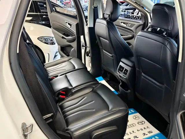 Ford Edge — Фото автомобиля 11
