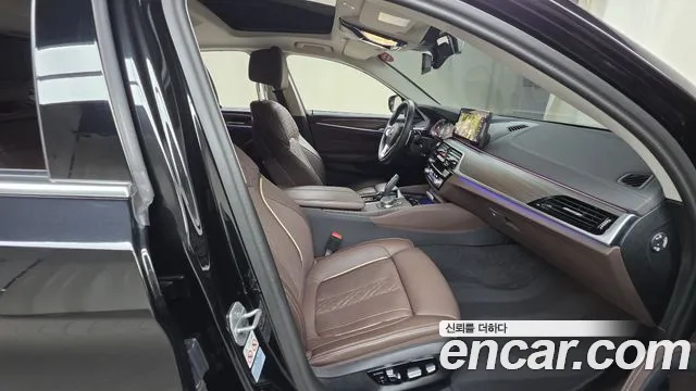 BMW 5 Series G30 — Фото автомобиля 10