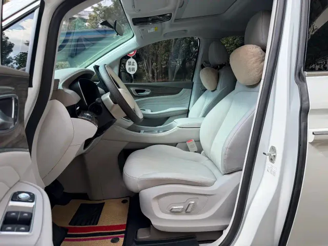 Roewe iMAX8 — Фото автомобиля 13