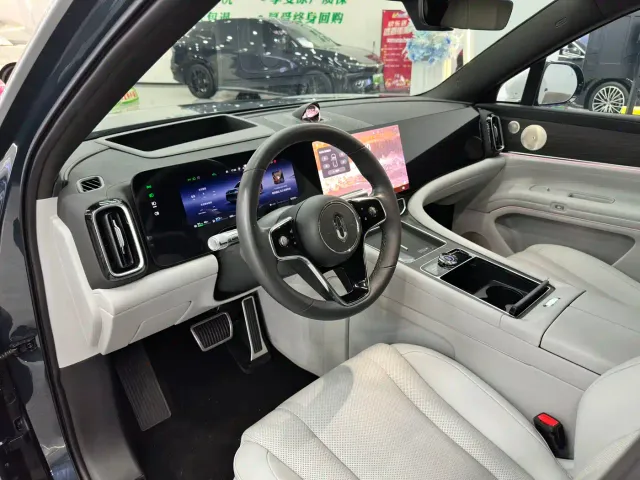 AITO Wenjie AITO M9 2024 Extended Range Ultra 42kWh 6-Seater — Фото автомобиля 2