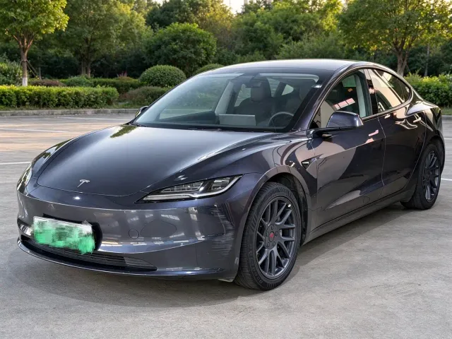 Фотография автомобиля — Tesla Model 3