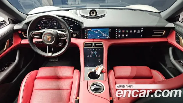 Porsche Taycan — Фото автомобиля 10