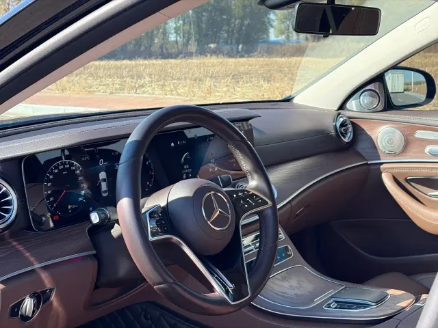 Mercedes-Benz E-Class — Фото автомобиля 12