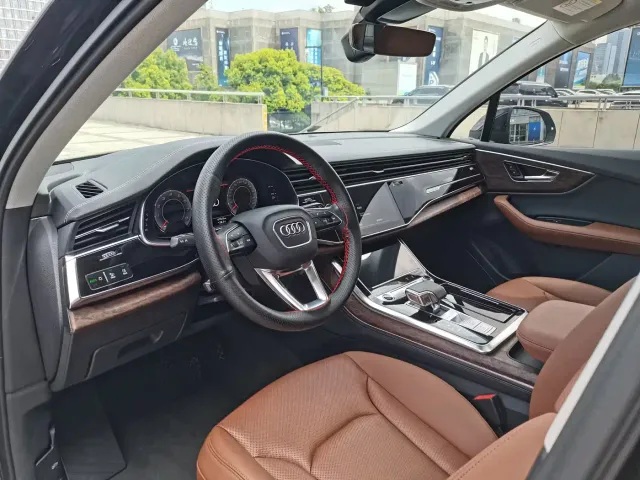 Audi Q7 — Фото автомобиля 10