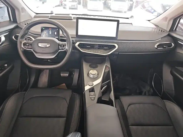 Geely Geometry C — Фото автомобиля 9