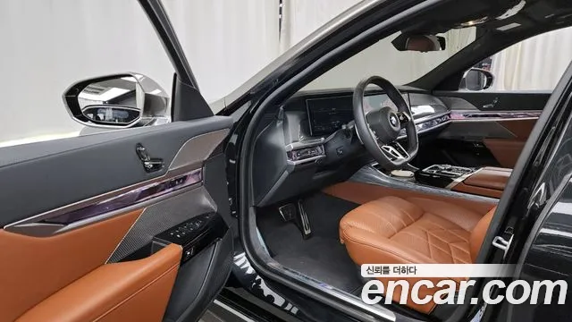 BMW 7-Series 7 серия (G70) 740i xDrive M Sport — Фото автомобиля 10