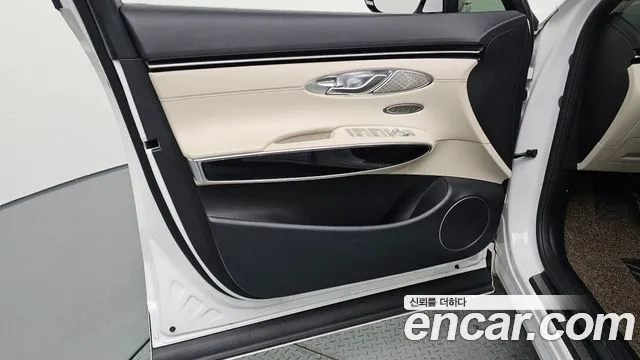 Genesis GV70 2.5T Бензин 2WD — Фото автомобиля 23