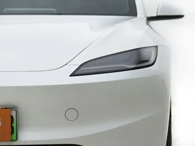 Tesla Model 3 — Фото автомобиля 3