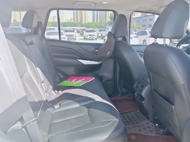 Nissan Terra — Фото автомобиля 4