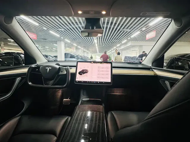 Tesla Model Y — Фото автомобиля 9