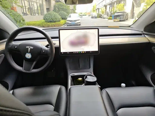 Tesla Model Y — Фото автомобиля 10