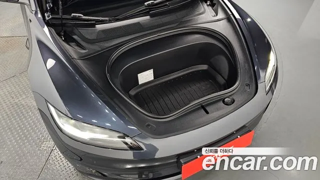 Tesla Model 3 — Фото автомобиля 9