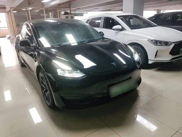 Tesla Model 3 — Фото автомобиля 3