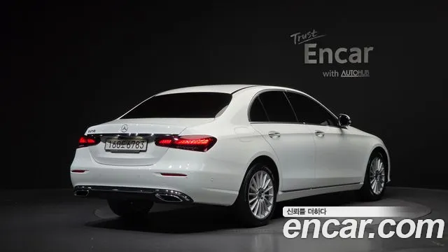 Mercedes-Benz E-Class — Фото автомобиля 2