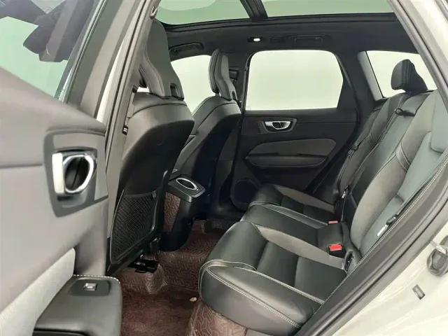 Volvo XC60 — Фото автомобиля 6