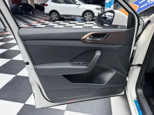 Volkswagen Tharu — Фото автомобиля 6