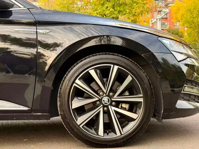 Skoda Superb — Фото автомобиля 6