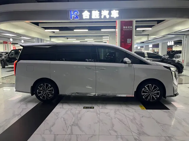 GAC Trumpchi M8 — Фото автомобиля 6