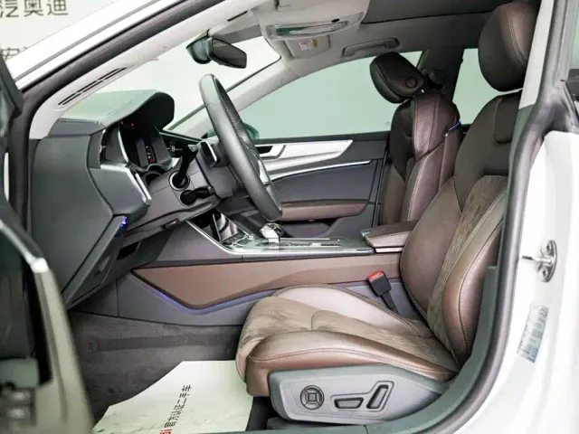 Audi A7L — Фото автомобиля 8