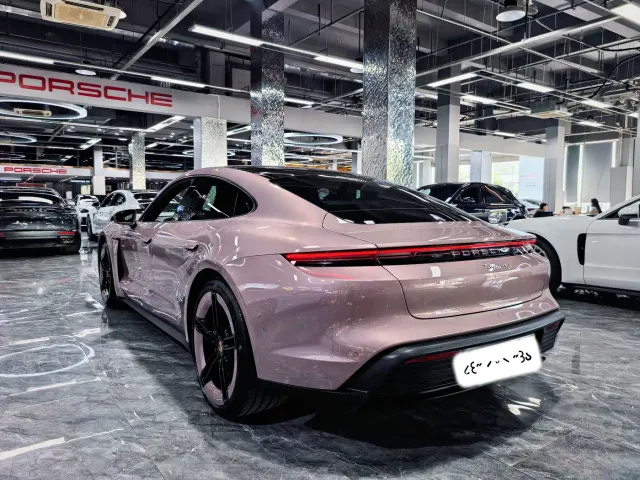 Porsche Taycan — Фото автомобиля 7