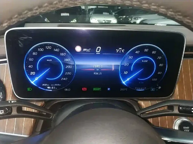 Mercedes-Benz EQE SUV — Фото автомобиля 11
