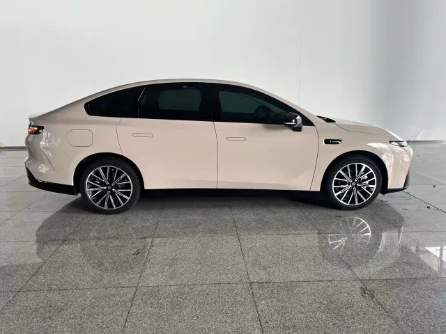 Leapmotor B01 — Фото автомобиля 3